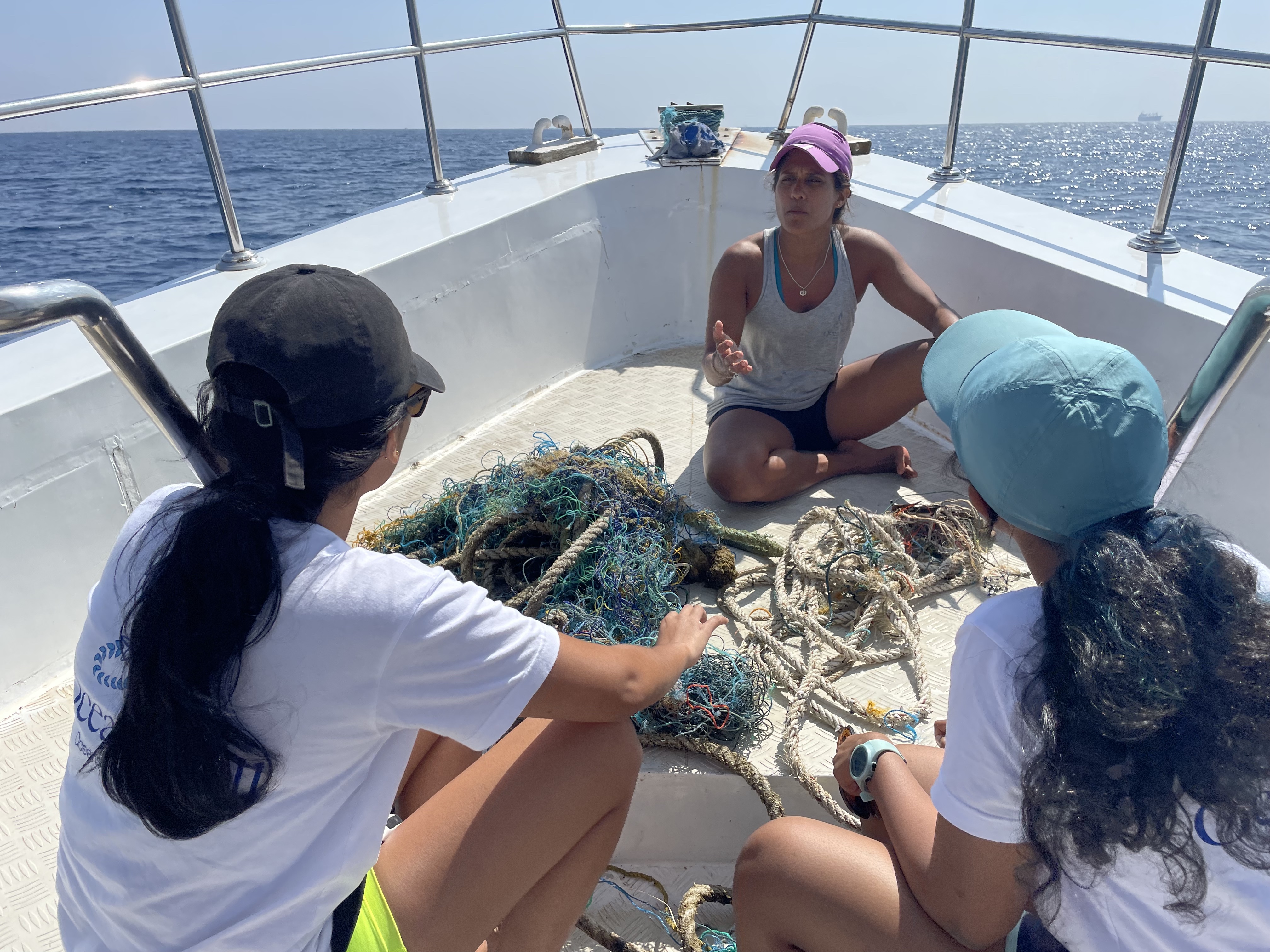 de Vos talking to students about the impacts of ghost nets